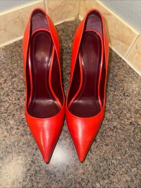 Celine essential skinny heel pump EUC
